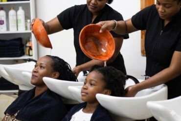 Atelier Mère–Fille: “Coiffer avec amour, sans pleurs”